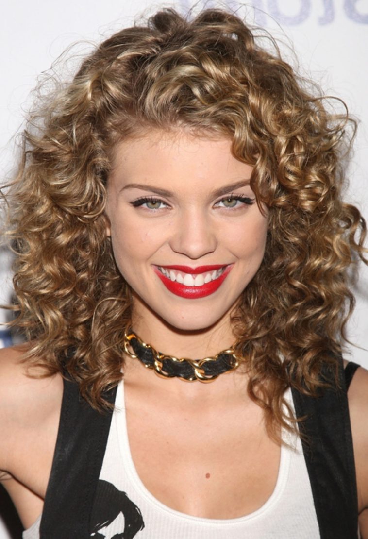 12 Beautiful MidLength Curly Hairstyles You Should